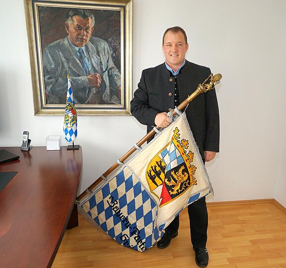 Richard Progl (37), Bayernpartei: "Die Maibaum-Sonne hat mir meine Frau geschenkt, das muss Weihnachten 2009 gewesen sein. Da war ich gerade in der Maibaum-Planung. Auf so einem Baum muss ja nicht unbedingt immer ein Hahn drauf. Heidnische Symbole sind als Alternative da nichts Ungewöhnliches. Oft bleiben Leute beim Spazierengehen stehen und sprechen mich auf den Baum an. In Berg am Laim hat halt auch nicht jeder einen Maibaum in seinem Vorgarten stehen - und schon gleich gar keinen mit einer Sonne drauf."