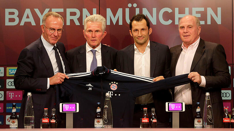 Der neue, alte Bayern-Trainer: Heynckes (2.v.l.) mit Vorstandsboss Rummenigge (l.), Sportdirektor Salihamidzic (2.v.r.) und Präsident Hoeneß (r.).