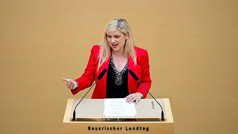Gesundheitsministerin Melanie Huml (CSU) erhält deutlichen Gegenwind für ihren Gesetzentwurf. Gesundheitsministerin Melanie Huml (CSU) erhält deutlichen Gegenwind für ihren Gesetzentwurf.