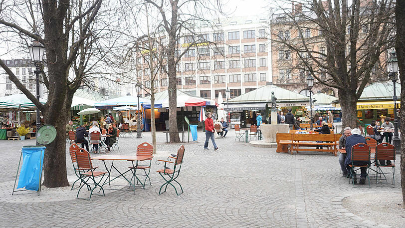 Nur wenige Menschen am Dienstag auf dem Viktualienmarkt.