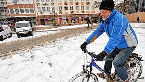 Tobias Leitmann, Inhaber von zwei Schallplattenläden in Nürnberg und Fürth, ist jeden Tag auf dem Weg zum Laden mindestens eine halbe Stunde mit dem Rad unterwegs. Tobias Leitmann, Inhaber von zwei Schallplattenläden in Nürnberg und Fürth, ist jeden Tag auf dem Weg zum Laden mindestens eine halbe Stunde mit dem Rad unterwegs.