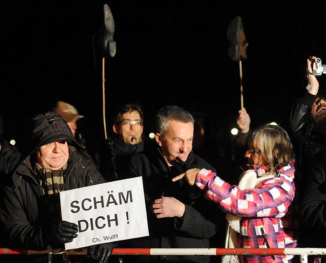 Proteste bei Wulffs Zapfenstreich - sehen Sie hier die Bilder...