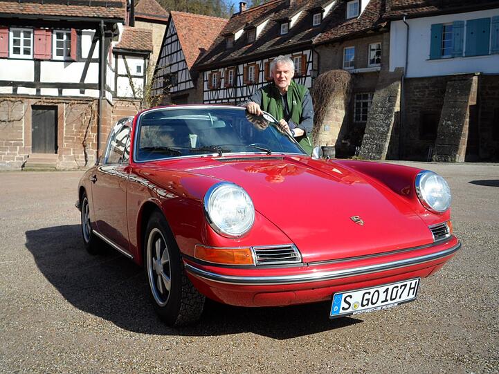 Der Favorit: der AZ-Reporter mit dem Ur-Elfer Targa mit 130 PS und 210 Sachen Spitze.