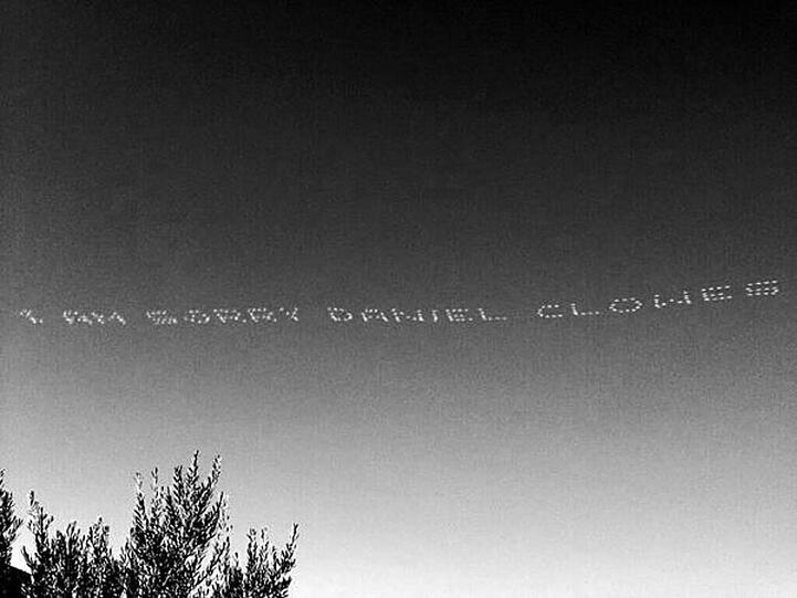 "Es tut mir leid, Daniel Clowes", schrieb Shia LaBeouf in den Himmel über L.A.