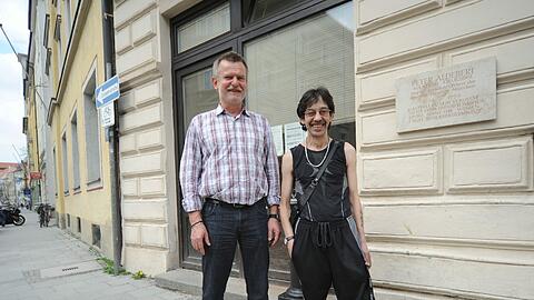 Sie kümmern sich um die Obdachlosen in der Teestube Komm: Franz Herzog (links) und sein Mitarbeiter Pietro.