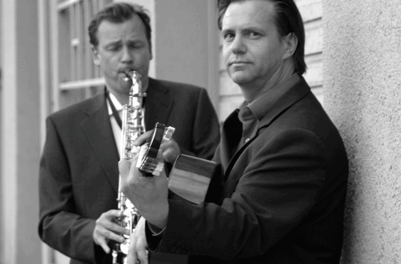 Stefan Schwänzl und Walter Frammelsberger studierten an der Musikhochschule in München, Sevilla und auf ihren Touren um die Welt.