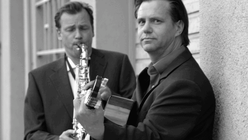 Stefan Schwänzl und Walter Frammelsberger studierten an der Musikhochschule in München, Sevilla und auf ihren Touren um die Welt. Stefan Schwänzl und Walter Frammelsberger studierten an der Musikhochschule in München, Sevilla und auf ihren Touren um die Welt.