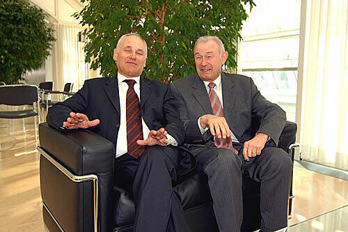 Zwei auf der Couch: Erwin Huber und Günther Beckstein beim AZ-Termin
