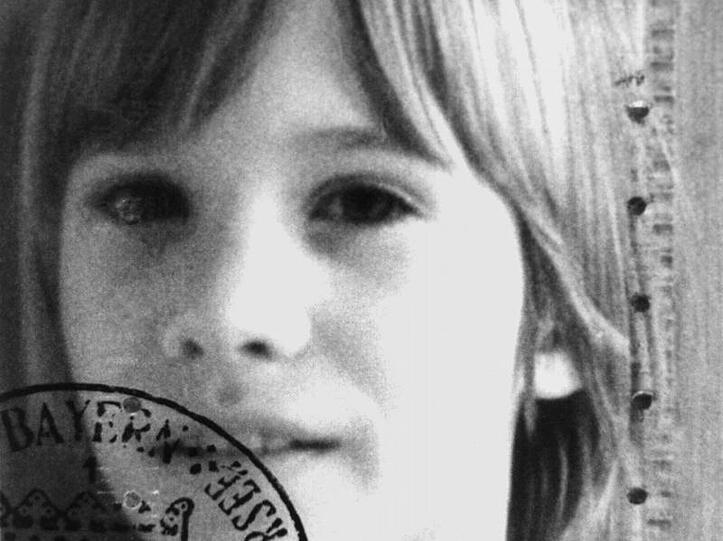 1981 wurde die damals zehnjährige Ursula bei Eching am Ammersee entführt, in einer Kiste eingesperrt und diese im Wald vergraben (undatiertes Polizeifoto).