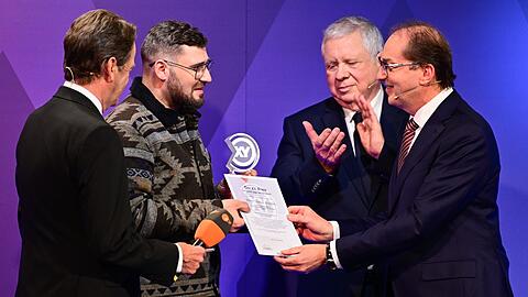 Thomas K&ouml;pplin (zweiter von links) aus Schweinfurt wurde geehrt.