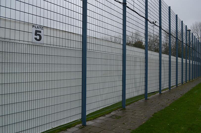 Die Löwen machen ernst und ziehen ihr Geheimtraining durch. Jetzt werden an der Grünwalder Straße weiße Folien hochgezogen. Die Bilder.