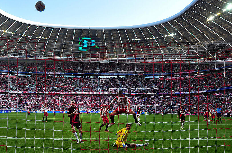 2010/11 30. Spieltag: Eine Tor-Gala von Mario Gomez bekommen die Fans in der Spielzeit 2010/11 zu sehen. Bayerns bester Torschütze in der Champions League trifft gegen Bayer noch vor der Halbzeitpause zum 2:0 (28.), 3:0 (44.) und 4:0 (45.). Simon Rolfes per Eigentor (7.) und Franck Ribéry (75.) erzielen die weiteren Bayern-Tore beim 5:1-Sieg. Für Leverkusen ist Eren Derdyok (62.) erfolgreich.