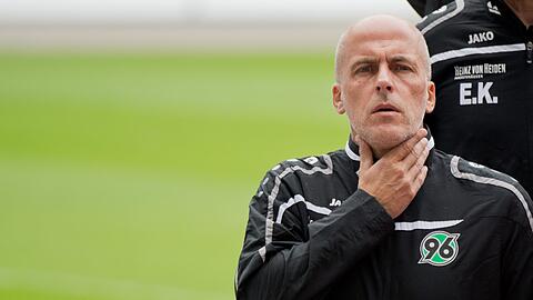 Hannover-Trainer Michael Frontzeck übernahm das Team fünf Spieltage vor Ende der vergangenen Saison. Nun könnte es bereits eng für ihn werden.