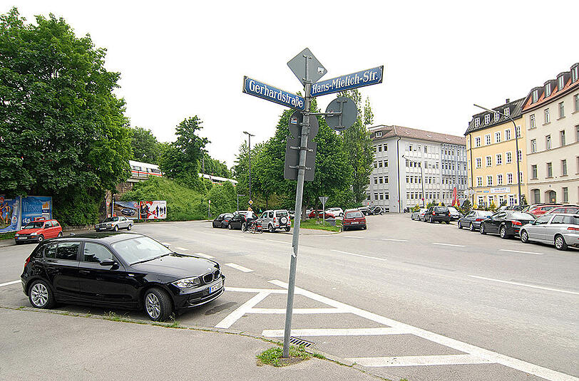 Hans-Mielich-Platz: Vor sieben Jahren war der Platz noch ein Asphalt-Moloch...