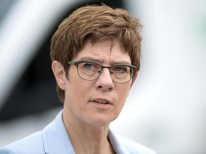 Annegret Kramp-Karrenbauer ist Vorsitzende der CDU und Bundesministerin für Verteidigung.