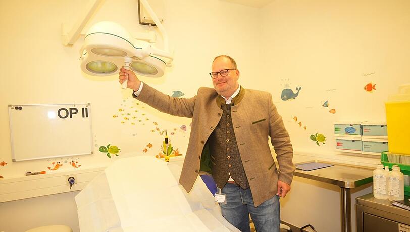 Ralf Kuchenbuch führt die AZ am Dienstag durch das Sanitätszentrum auf der Theresienwiese. Hier zeigt er den OP-Bereich für Kinder. Ralf Kuchenbuch führt die AZ am Dienstag durch das Sanitätszentrum auf der Theresienwiese. Hier zeigt er den OP-Bereich für Kinder.
