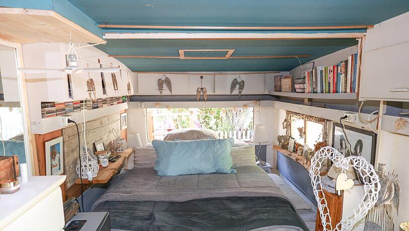Der Wohnwagen ist 3,40 Meter breit und 6,50 Meter lang: Dort befindet sich das Schlafzimmer der Camper. Der Wohnwagen ist 3,40 Meter breit und 6,50 Meter lang: Dort befindet sich das Schlafzimmer der Camper.