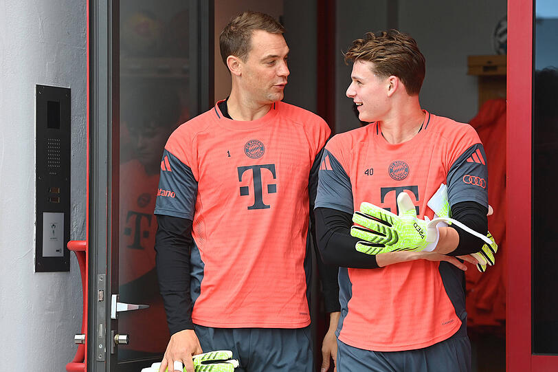 Gutes Verhältnis: Urbig (r.) und Kapitän Manuel Neuer. Gutes Verhältnis: Urbig (r.) und Kapitän Manuel Neuer.