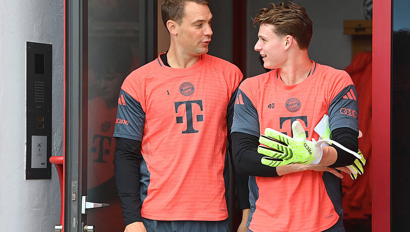 Gutes Verhältnis: Urbig (r.) und Kapitän Manuel Neuer. Gutes Verhältnis: Urbig (r.) und Kapitän Manuel Neuer.