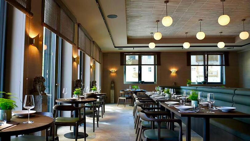 So sieht das neue Restaurant Ya in Bad Wiessee von innen aus. Ein Pendant gibt es bereits in M&uuml;nchen in der Leopoldstra&szlig;e.
