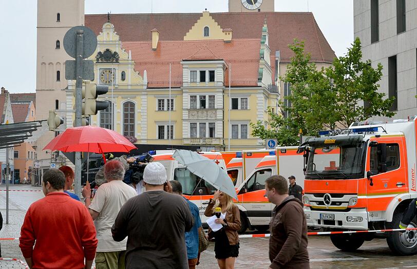 Geiselnahme in Ingolstadt. Das SEK ist vor Ort. Die Bilder vom Rathaus-Platz.