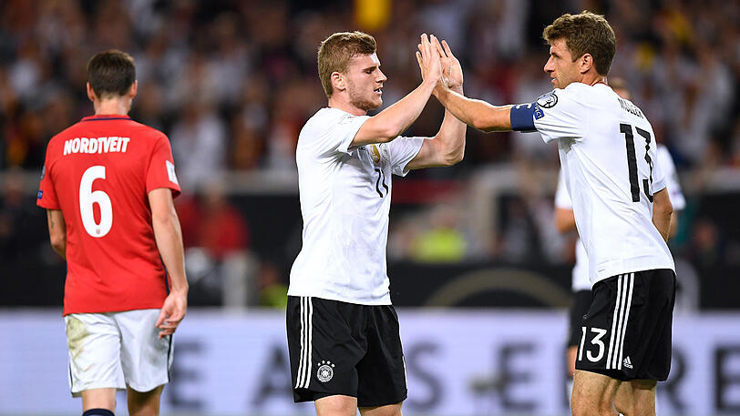 TIMO WERNER: NOTE 1 - Sein Abend! Der Leipzig-Stürmer mit starker Leistung samt Doppelpack, steht nun bei sechs Toren in acht Länderspielen. Die Fans feierten ihn.