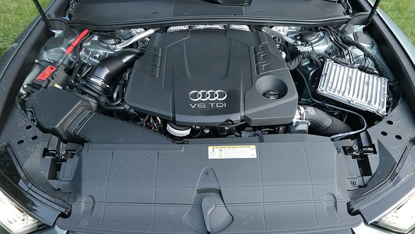 Der V6-TDI hat ordentlich Dampf, kämpft aber mit einer kräftigen Anfahrschwäche. Der V6-TDI hat ordentlich Dampf, kämpft aber mit einer kräftigen Anfahrschwäche.