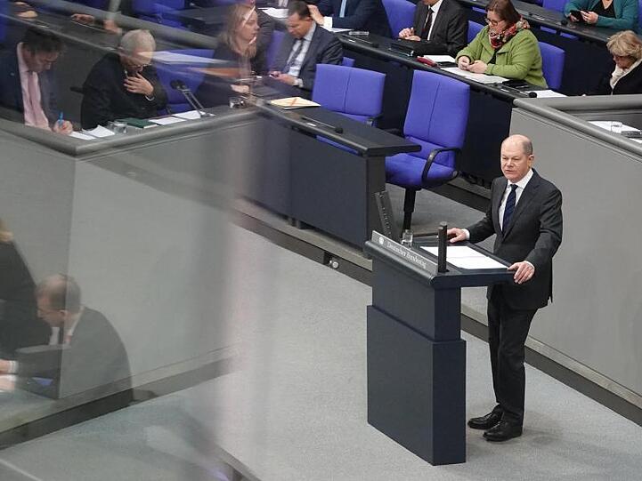 Finanzminister Olaf Scholz (SPD) spricht in der Plenarsitzung im Deutschen Bundestag.