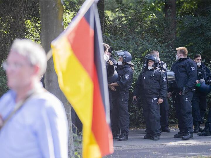 Corona-Skeptiker dürfen nach einem Urteil des Berliner Verwaltungsgerichts wohl doch in Berlin demonstrieren.