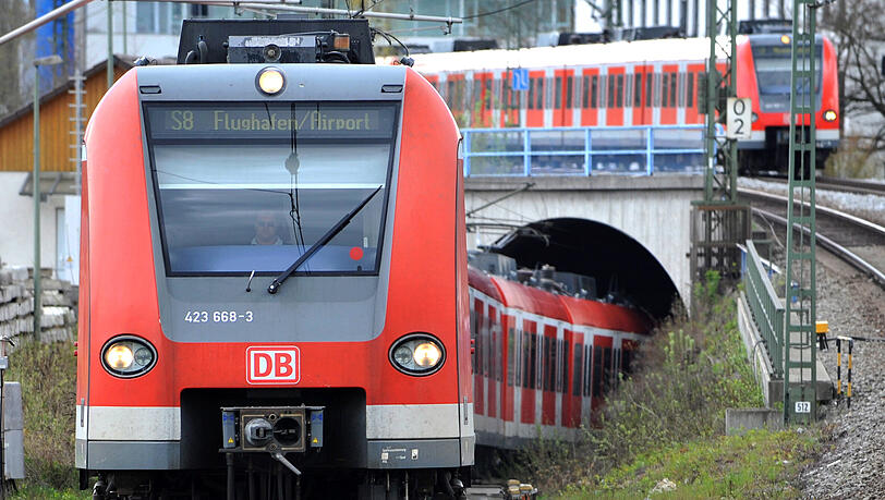 Bis 2020 hätten alle Züge der S-Bahn München mit kostenlosen WLAN ausgestattet sein sollen - von diesem Ziel ist man jedoch noch weit entfernt. (Symbolbild)