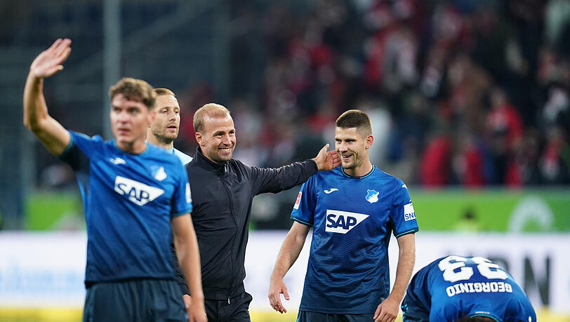 Mit Hoffenheim Fünfter: TrainerSebastian Hoeneß (l.).