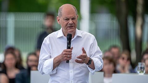 Bundeskanzler Olaf Scholz freut sich auf die Fußball-EM.