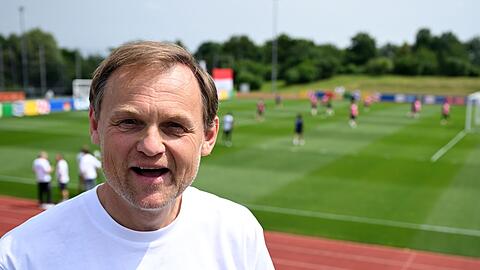 Adidas-Konzernchef Björn Gulden steht trotz guter Halbjahreszahlen unter Druck, weil die US-Zölle die Geschäfte belasten (Archivbild).