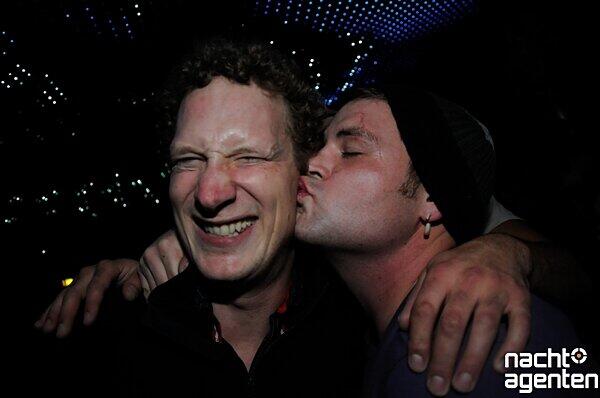 "Blau" im 8 Below ( Freitag 11.11.2011). Noch mehr Bilder von dieser Party sehen Sie unter: