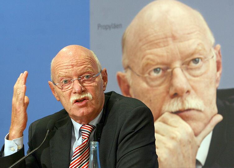Seit Januar 2011 war Peter Struck Vorsitzender der SPD-nahen Friedrich-Ebert-Stiftung.
