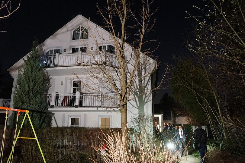 In diesem Haus passierte das Verbrechen. Kurz vor 22 Uhr wurde...