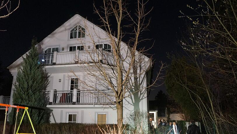 In diesem Haus passierte das Verbrechen. Kurz vor 22 Uhr wurde... In diesem Haus passierte das Verbrechen. Kurz vor 22 Uhr wurde...