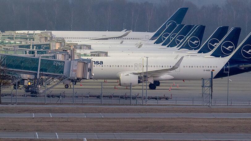 Maschinen der Lufthansa am Münchner Flughafen. Der Flugverkehr wächst trotz weltweit eher schwacher Konjunktur, Krisen und Konflikten (Archiv)
