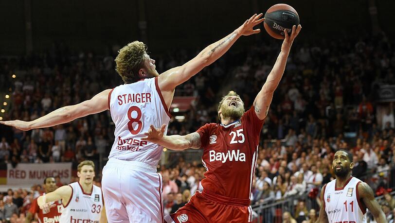 "Wenn Bayern sich noch in diese Serie zurückkämpfen möchte, dann wird Anton dabei eine Rolle spielen müssen", sagt Fleming über Gavel (r.). "Wenn Bayern sich noch in diese Serie zurückkämpfen möchte, dann wird Anton dabei eine Rolle spielen müssen", sagt Fleming über Gavel (r.).