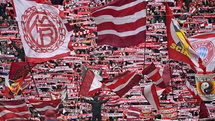 Die Südkurve beim Spiel des FC Bayern gegen Hannover 96.