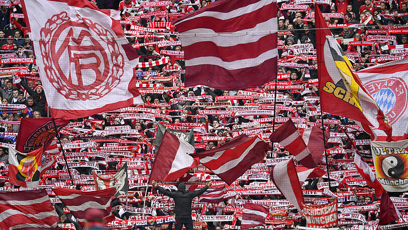 Die Südkurve beim Spiel des FC Bayern gegen Hannover 96. Die Südkurve beim Spiel des FC Bayern gegen Hannover 96.
