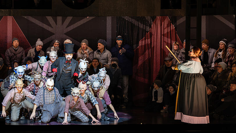 Szene aus Barrie Koskys Inszenierung von Nikolai Rimsky-Korsakows Oper „Die Nacht vor Weihnachten“ im Nationaltheater.