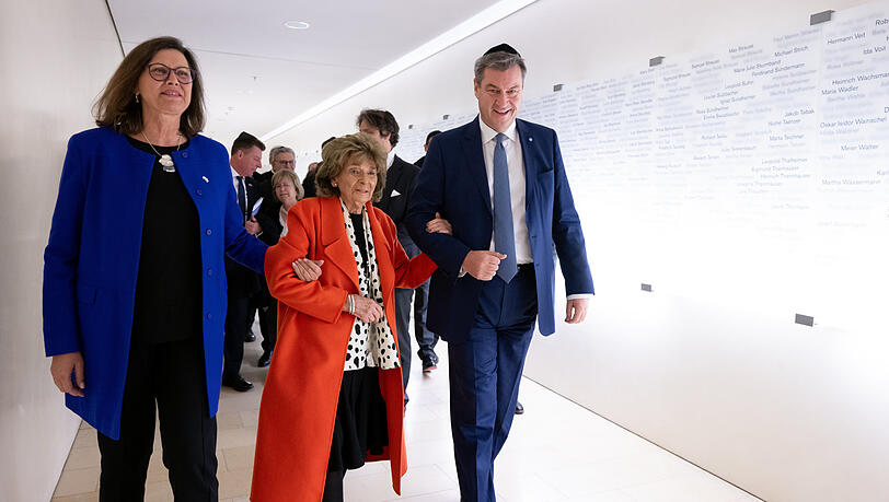 Ilse Aigner, Charlotte Knobloch und Markus Söder beim Fest- und Gedenkakt zum 20-jährigen Bestehen der Hauptsynagoge „Ohel Jakob“ in München. Ilse Aigner, Charlotte Knobloch und Markus Söder beim Fest- und Gedenkakt zum 20-jährigen Bestehen der Hauptsynagoge „Ohel Jakob“ in München.