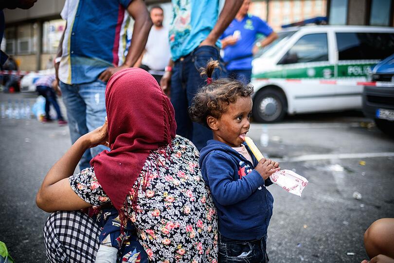 Tausende Flüchtlinge haben am Dienstag mit Zügen aus Ungarn den Münchner Hauptbahnhof erreicht.