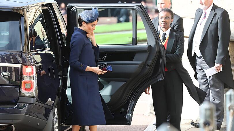 Herzogin Meghan kommt zur Hochzeit von Prinzessin Eugenie und Jack Brooksbank an der St.-Georges-Kapelle von Schloss Windsor an.