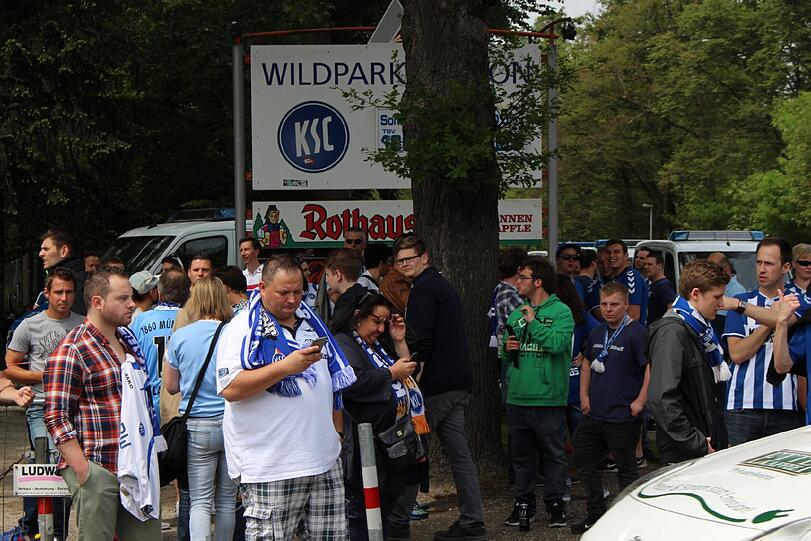 Die ersten Bilder aus Karlsruhe.