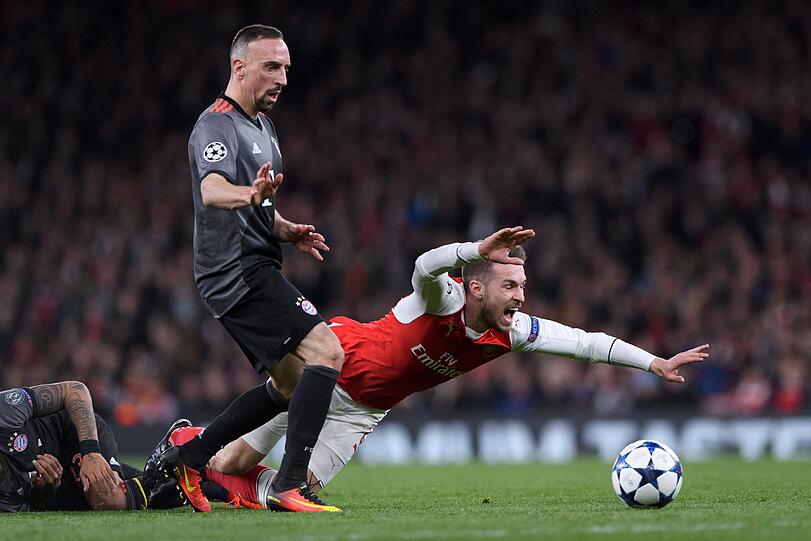 FRANCK RIBERY: NOTE 4 - Verlor anfangs viele Bälle und Zweikämpfe über die linke Außenbahn.  
Daher war die Seite mit seinem Hintermann Alaba oft zu blank. Nach  
vorne ging beim Franzosen ebenfalls wenig. Wurde in Halbzeit zwei  
zielstrebiger, bissiger.