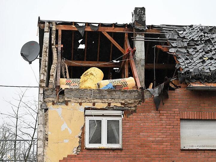 Mit ungeheurer Wuche war der Tornado durch die Gemeinde Roetgen südlich von Aachen gezogen.