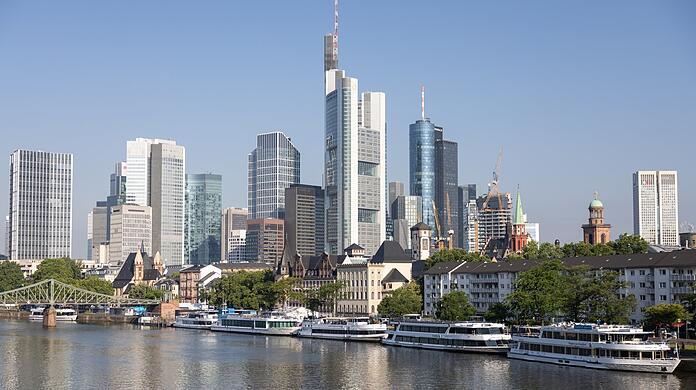 Die Frankfurter Skyline mit zahlreichen Bankentürmen. Die Finanzkrise war für viele Bürger ein Schlüsselerlebnis.