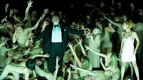 Alptraumhafte Visionen: Zeljko Lucic (im Smoking) und Nadia Michael als Tyrannenpaar im neuen "Macbeth" des Nationaltheaters.